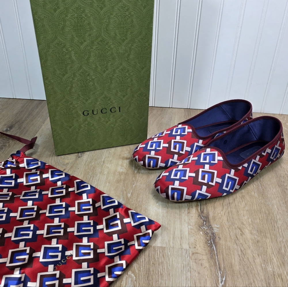 🆕️Gucci Men’s Voyage Satin Red, Blue & White Geometric Slip-On Loafer14
